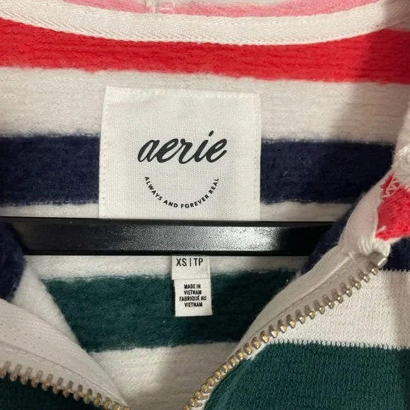 ❤️ Aerie cropped hooded sweater - Picture 2 of 2